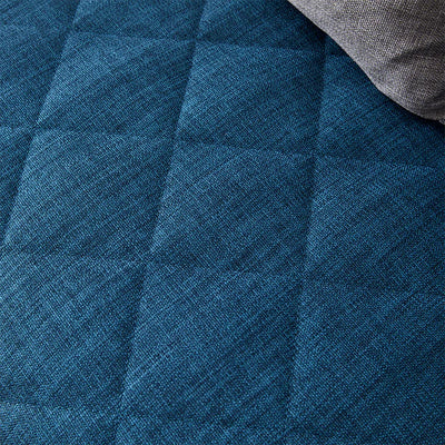 ブルーの生地感と色味