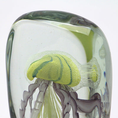 本物のクラゲが閉じ込められたようです