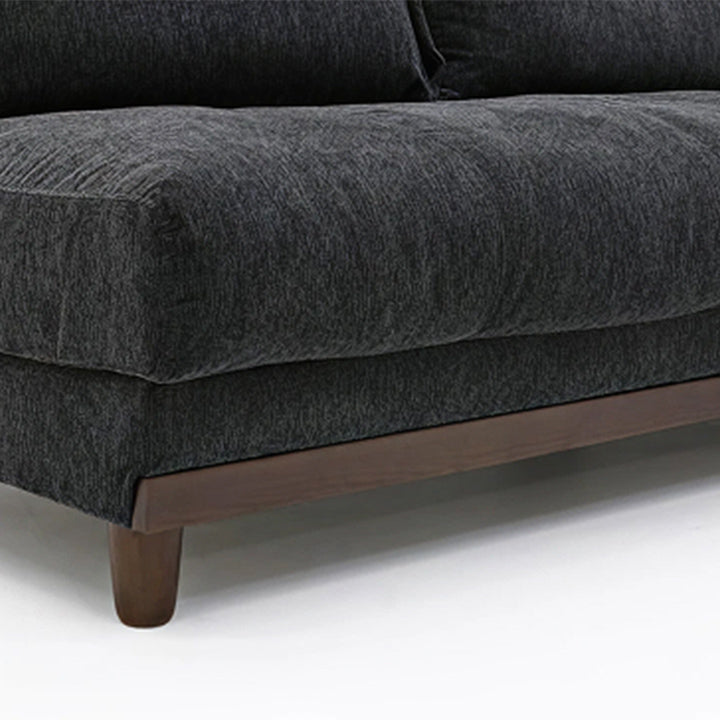 合わせやすい丸型のブラウンカラーの木脚