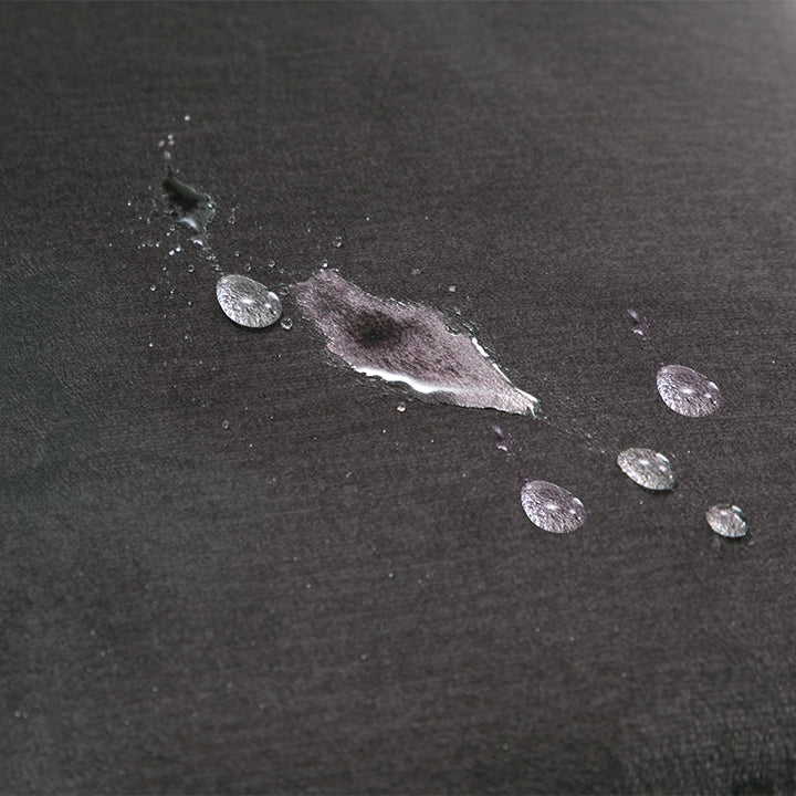 撥水加工が施された張地(BLACK)